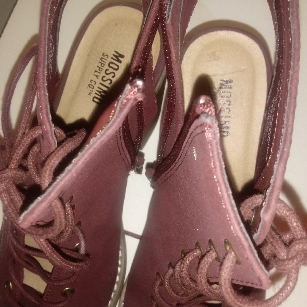 Heels - Picture 3 of 4